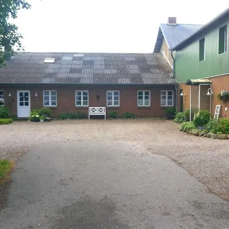 Thomsen - Familienfreundliche Mit Grossem Garten Tarp
