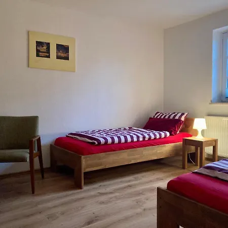 Thomsen - Familienfreundliche Mit Grossem Garten 塔普